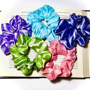 ✨FREE FOR BUNDLE 3 PACK HANDMADE SCRUNCHIES